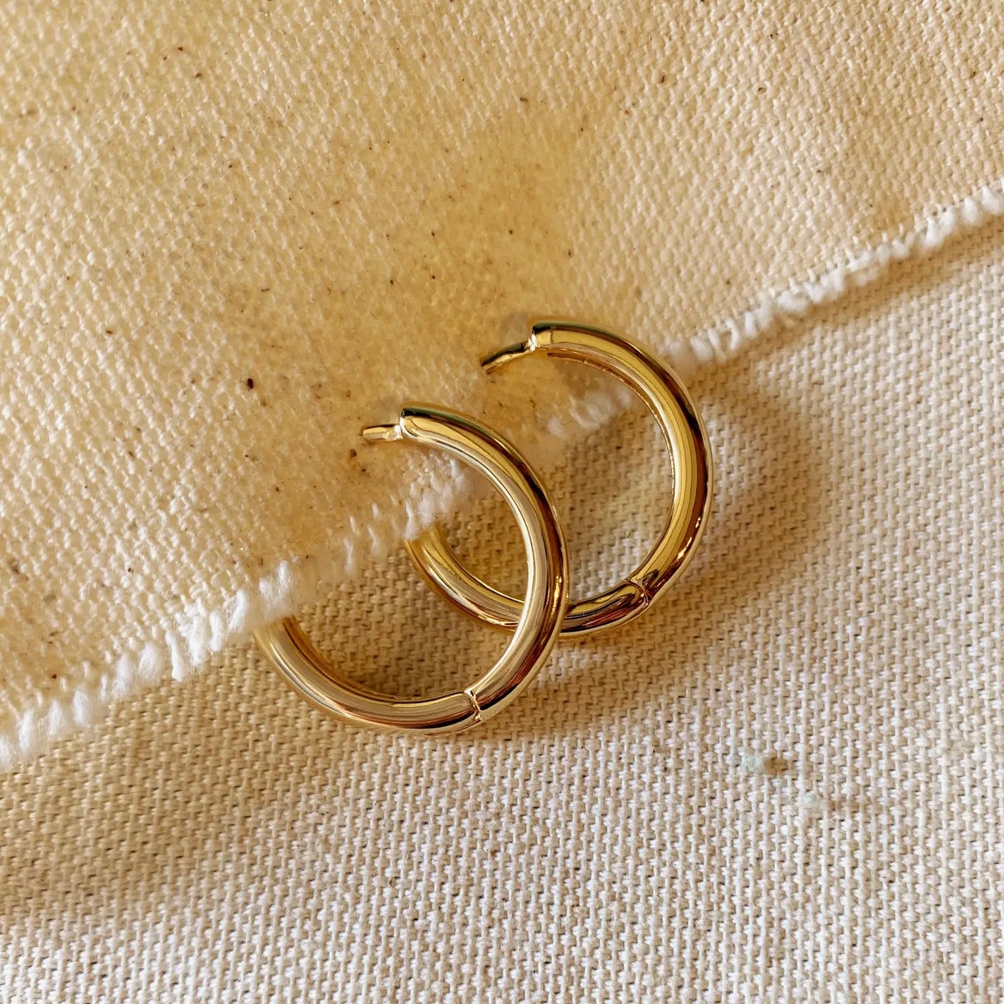 chunky-hoop-earrings-gold-filled-polished-clicker-