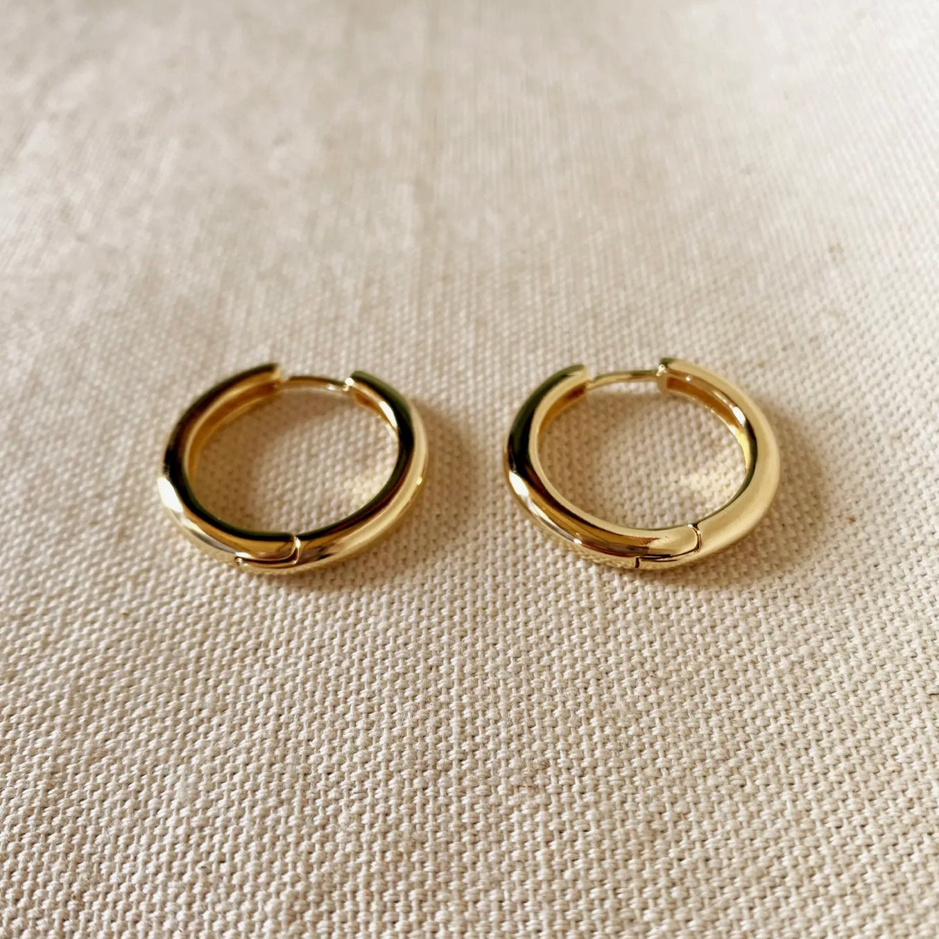 chunky-hoop-earrings-gold-filled-polished-clicker-