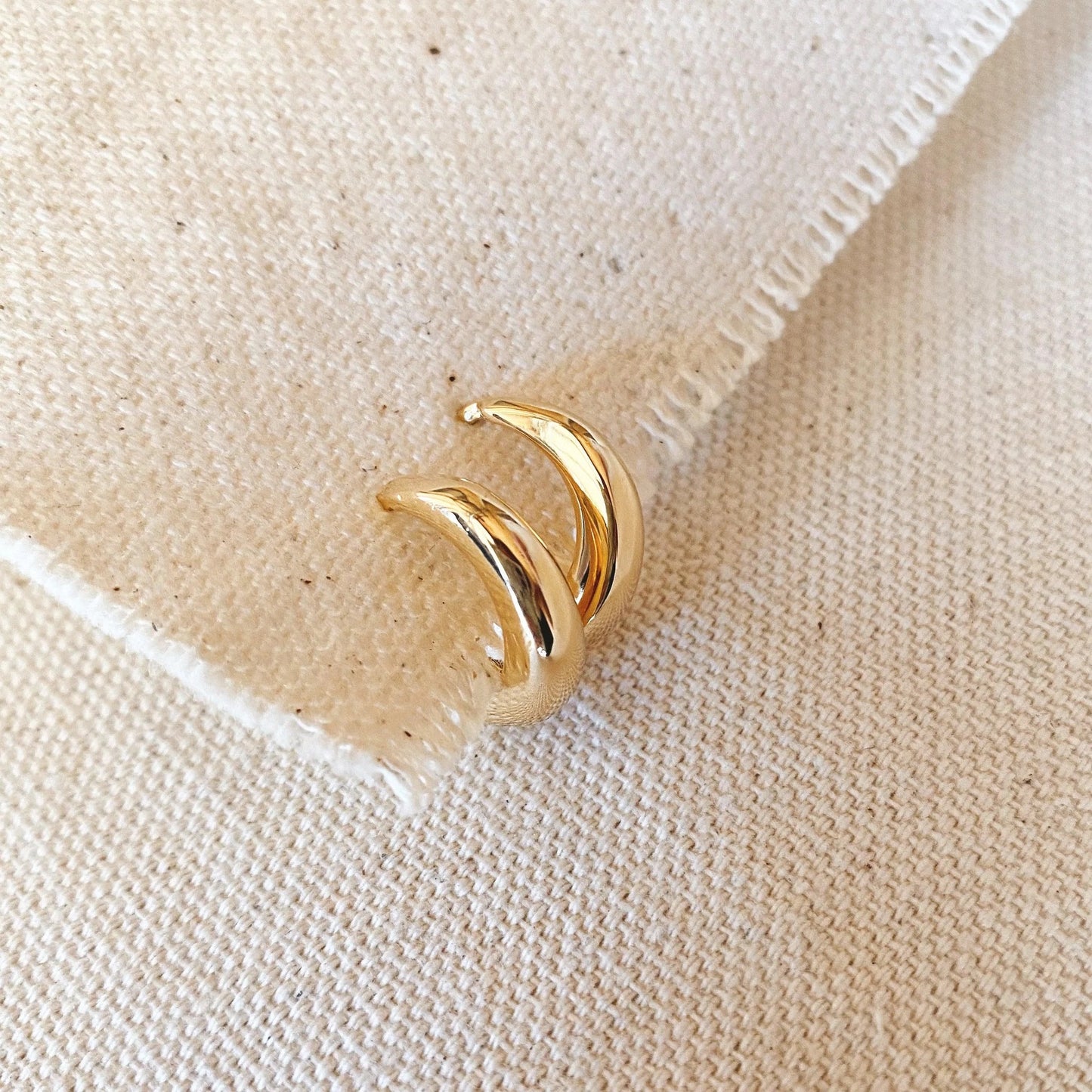 18k_Gold_ Earrings_Filled_Hoop_Clicker_Artisan_Style_Jewelry_Woman_Trendy_