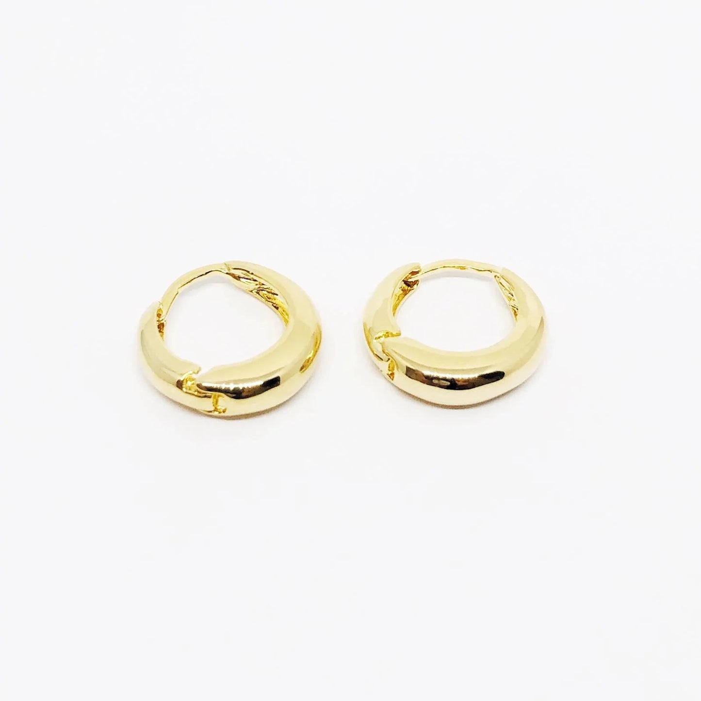 18k_Gold_ Earrings_Filled_Hoop_Clicker_Artisan_Style_Jewelry_Woman_Trendy_