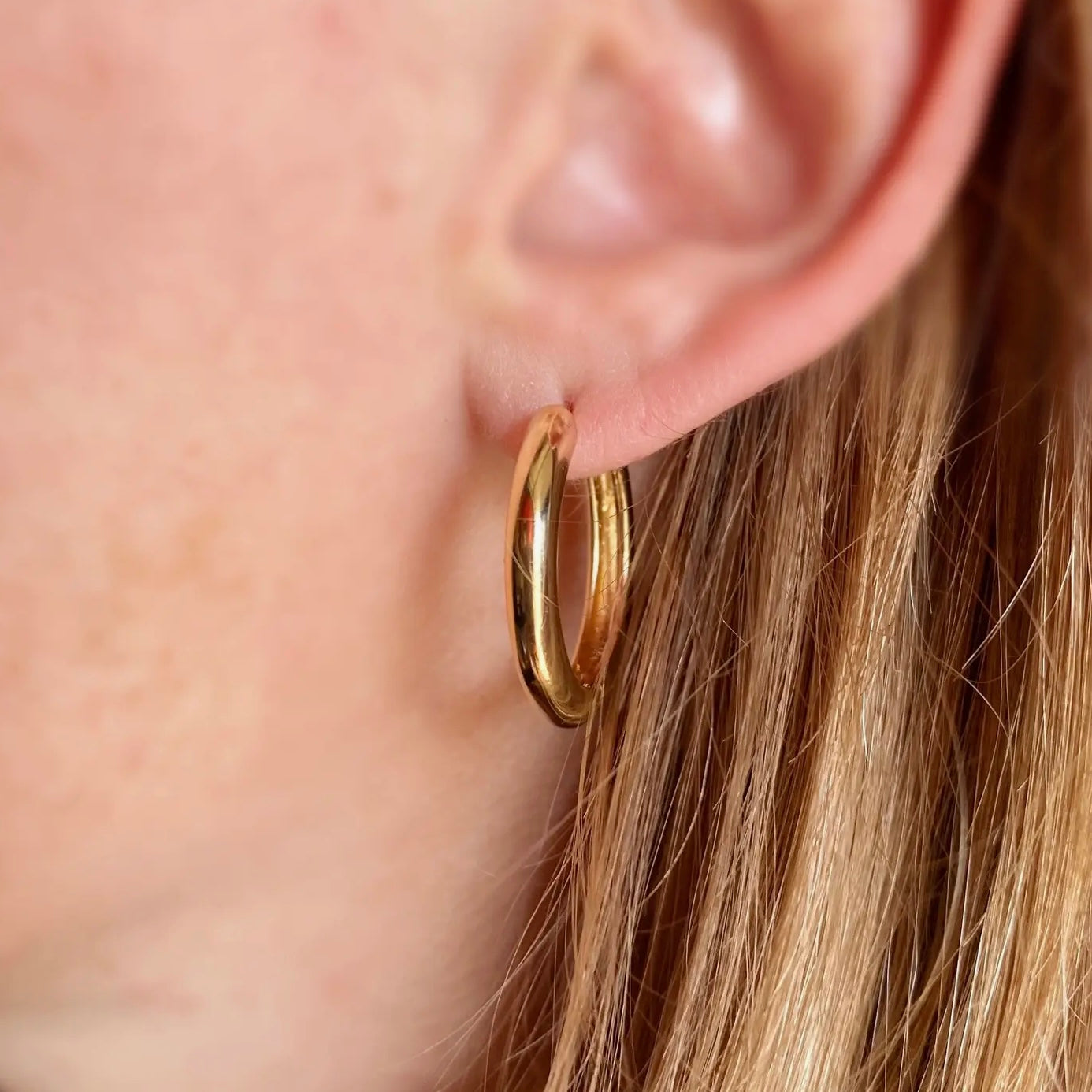 chunky-hoop-earrings-gold-filled-polished-clicker-